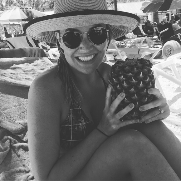 Meet your Posher, Claire - Picture 3 of 4